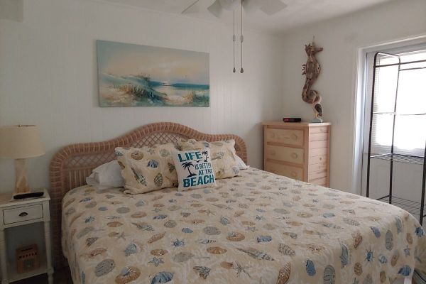 2 Bedroom / 1 Bath